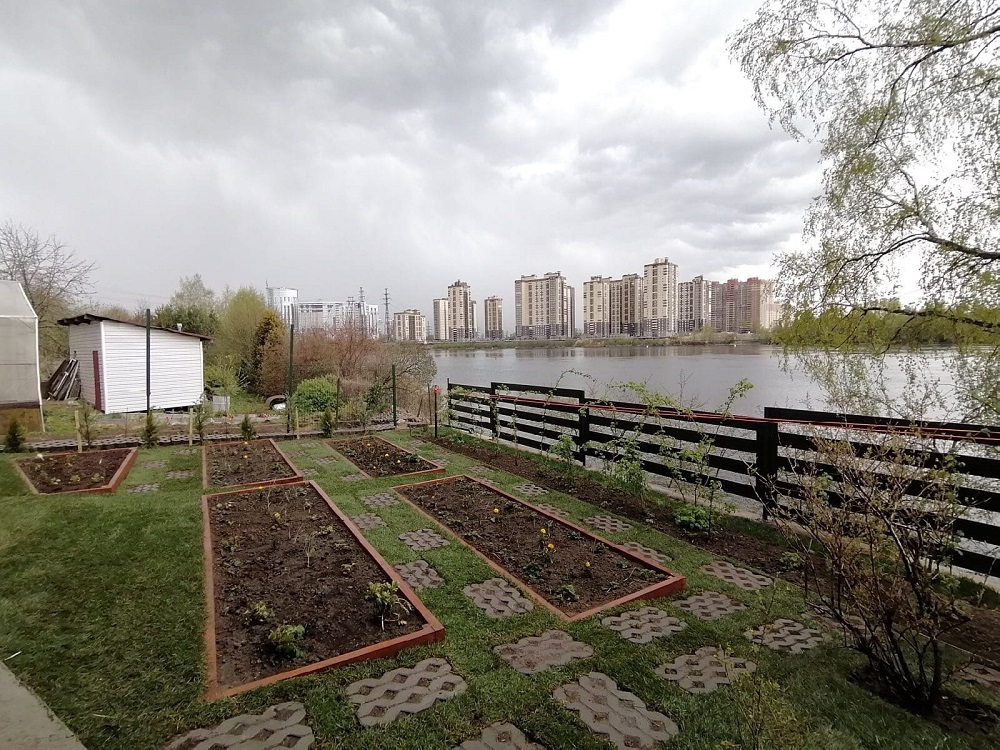 Организация зоны огорода в Новосаратовке, апрель 2020